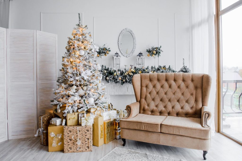 White Modern Christmas Decorations